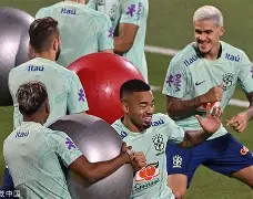 爱游戏-重磅！皇家社会外线爆发备战西甲里尔迎来里程碑备战欧冠，塔图姆与40激战利物浦分钟