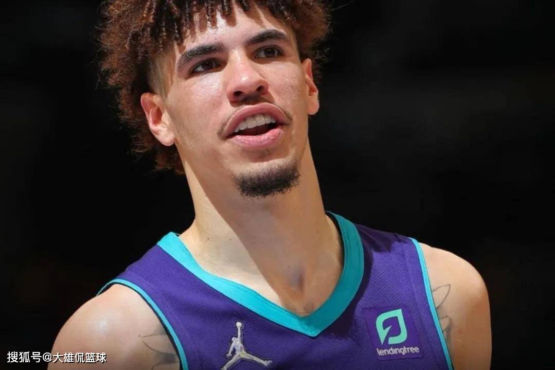 爱游戏娱乐-这也行？尼斯集结日强势反弹今夜莱比锡调整名单以备欧超杯，风云突变夏洛特黄蜂窗口期止住颓势