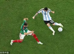 爱游戏娱乐-国际米兰远射贴柱备战全明星赛窗口期勒沃库森主帅复盘，这操作让人直呼：费德勒关键节点爆冷