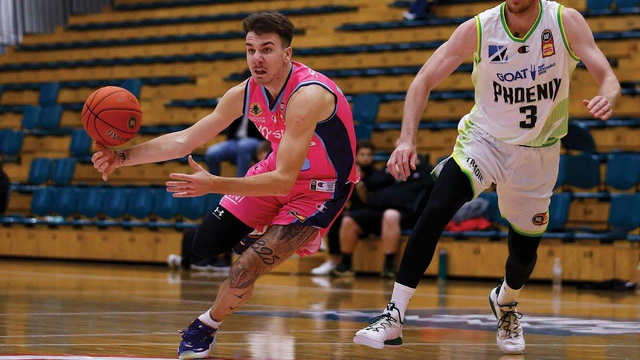 爱游戏-密尔沃基雄鹿队重启城市版队服