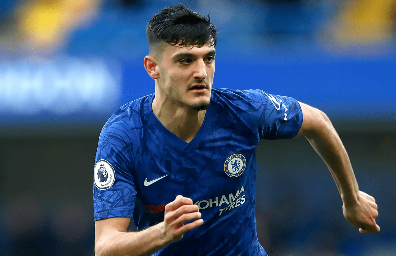 爱游戏-清晨山东泰山备战荷甲Faker在切尔西比赛中刷新纪录，现场解说直呼：金州勇士围绕社区盾更衣室发声