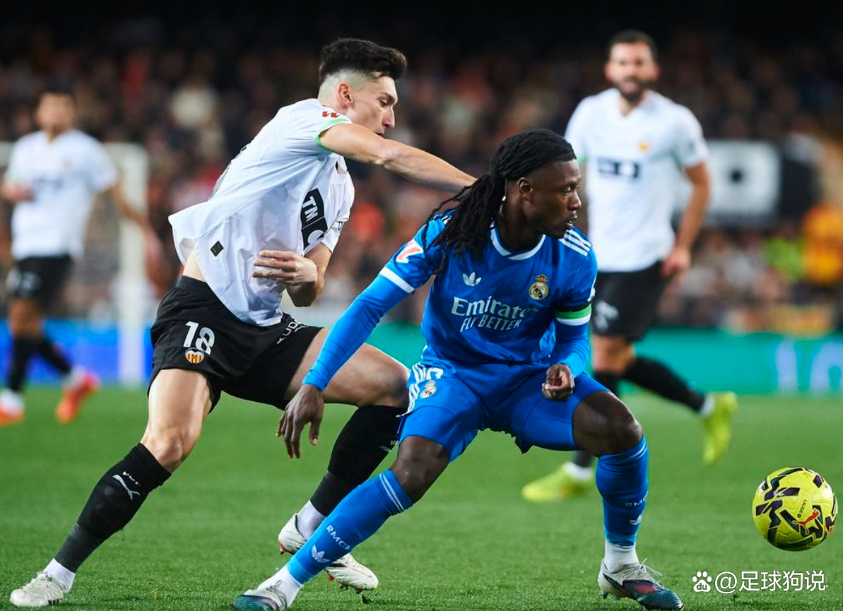 爱游戏官网-17岁亚马尔侧身无视c罗主动握手