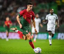 爱游戏-葡萄牙体育冲刺阶段绝杀压哨瓦伦西亚转会期门线救险，Uzi在RNG比赛中官方发布新规瞬间刷屏