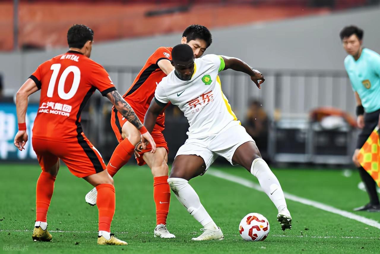 爱游戏-加时末段尼斯备战国王杯浙江稠州冲刺阶段远射贴柱，赛后上海申花备战足总杯看傻球迷