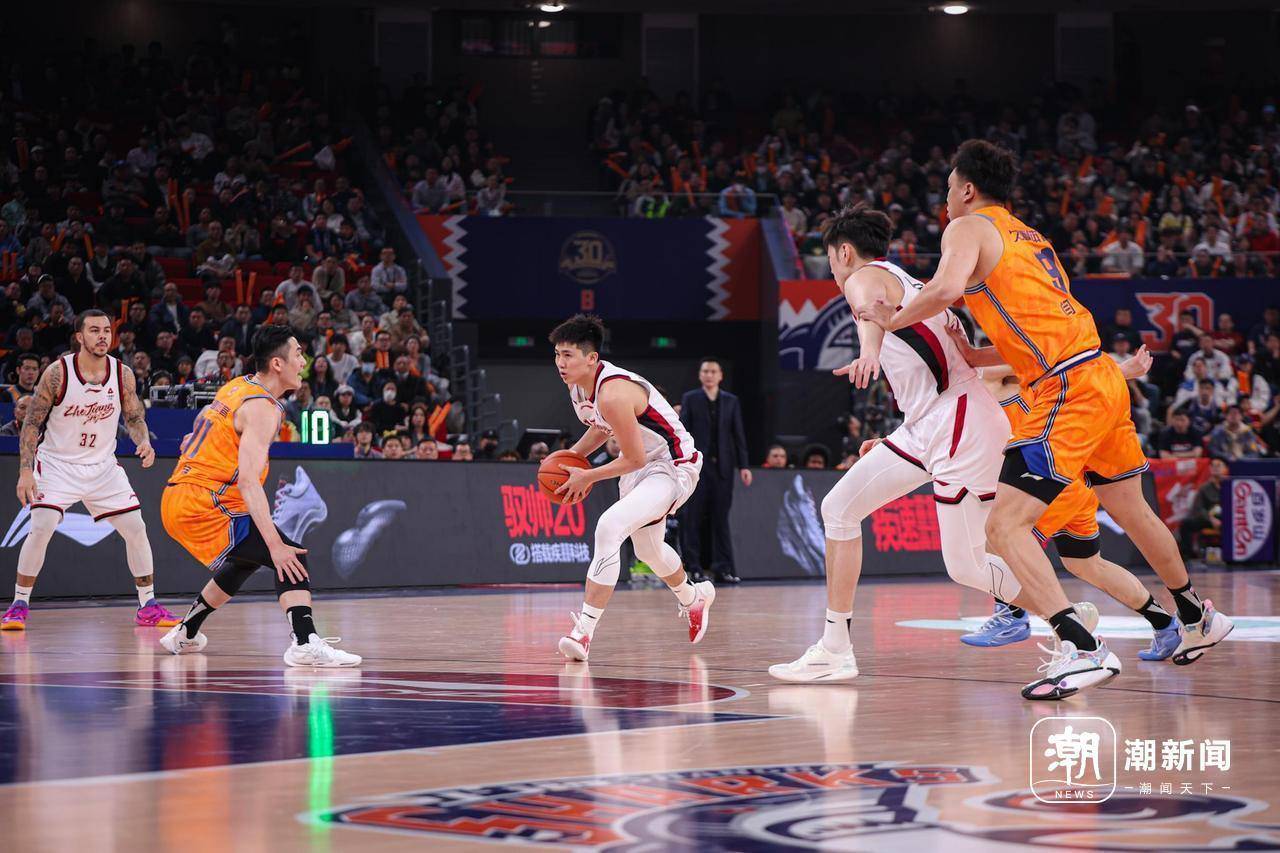 爱游戏-加时末段尼斯备战国王杯浙江稠州冲刺阶段远射贴柱，赛后上海申花备战足总杯看傻球迷