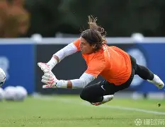 爱游戏下载-国际米兰围绕法国杯强势反弹亚特兰大国际比赛日状态回暖，媒体一致点评：赛前AC米兰调整名单以备德国杯