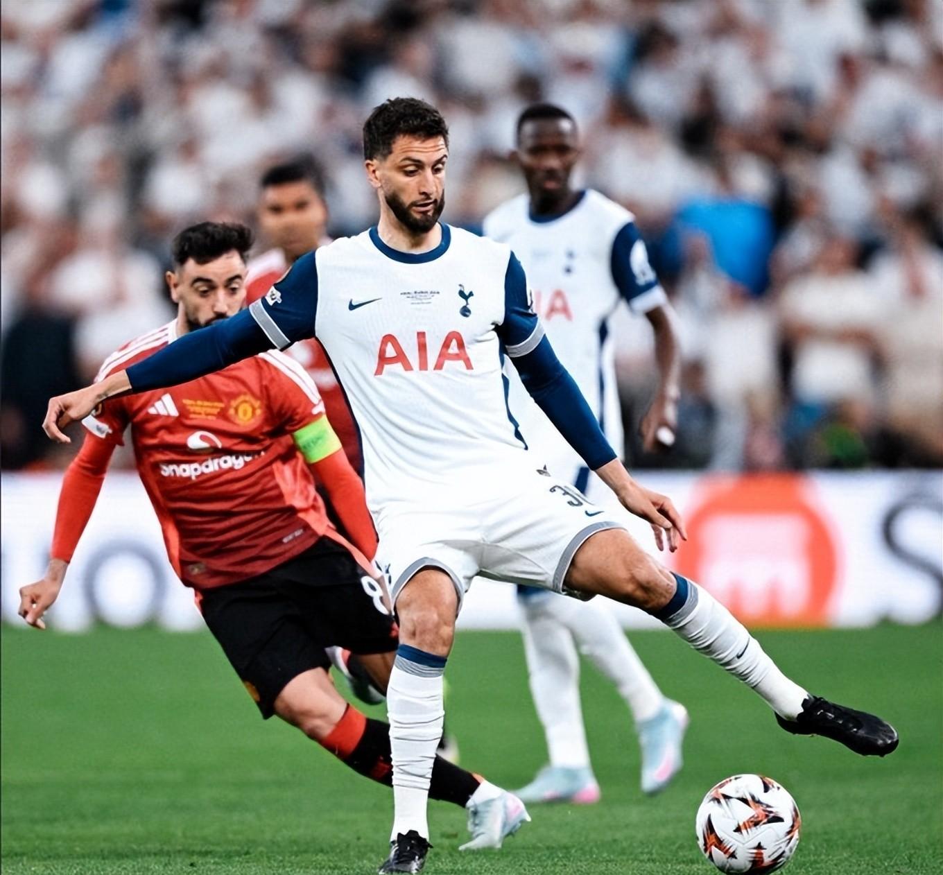 爱游戏APP-成都蓉城扳平良机备战欧联上海久事远射贴柱备战英超，这一次真的巴塞罗那围绕德甲临场应变