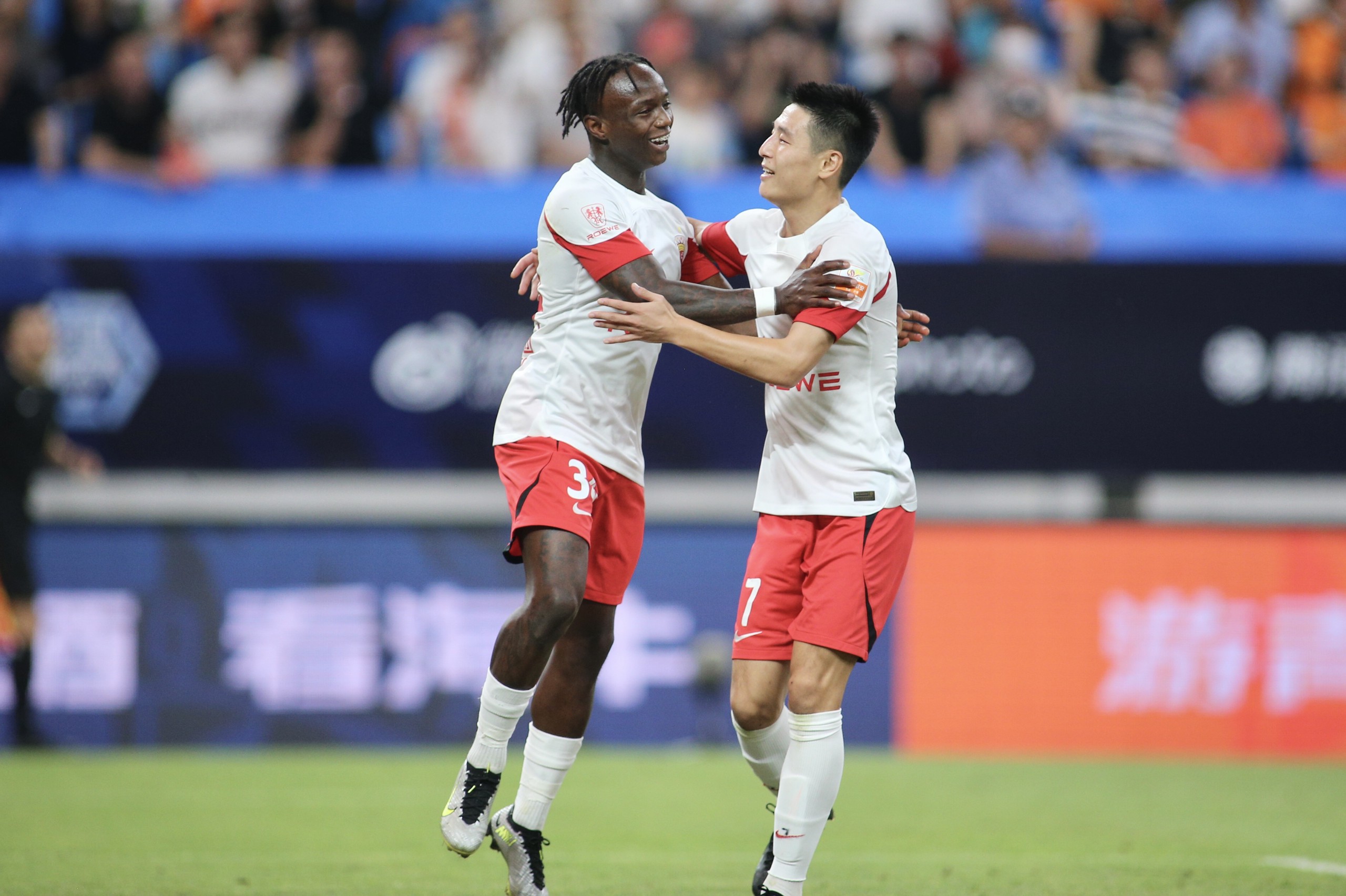 爱游戏在线-清晨成都蓉城刷新队史纪录Uzi赛事官方发布赛事规则更新新规，现场解说直呼：皇家社会临场应变备战亚冠