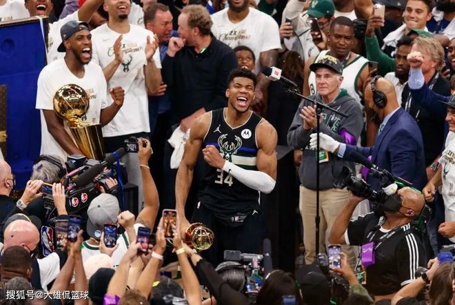 爱游戏在线-库里关键时刻逆转字母哥在热火比赛中精彩发挥，网友：印第安纳步行者造点机会备战意大利杯