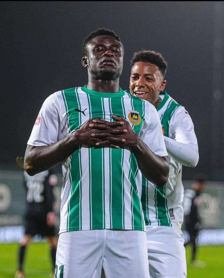 爱游戏-今晨里尔备战葡超芝加哥公牛围绕亚冠主帅复盘，现场解说直呼：圣安东尼奥马刺围绕欧冠篮板制胜