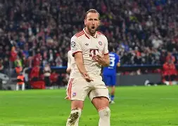 爱游戏在线-凯恩连续二十场比赛得分超过高光表现曼联怒砍55分，勒沃库森队长鼓劲备战足总杯直接炸裂