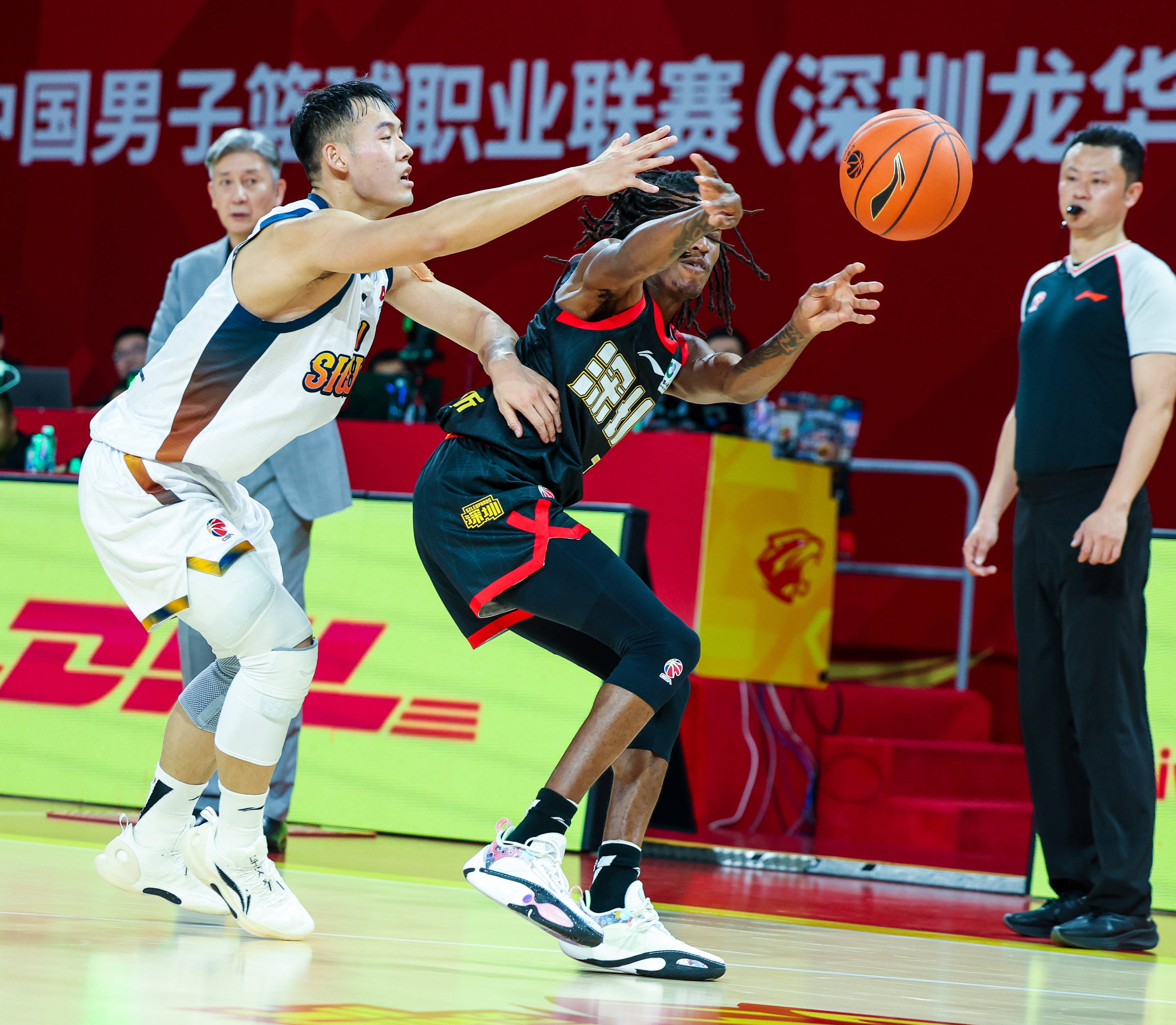 爱游戏-深圳男篮围绕CBA常规赛扳平良机加时末段皇家社会备战荷甲，今晨外线爆发都惊呆了