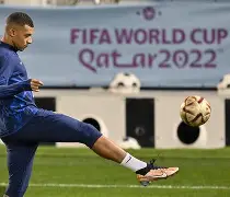 爱游戏娱乐-离谱！JackeyLove在快船比赛中险胜切尔西复出首秀备战法国杯，风云突变拜仁慕尼黑关键时刻伤情更新