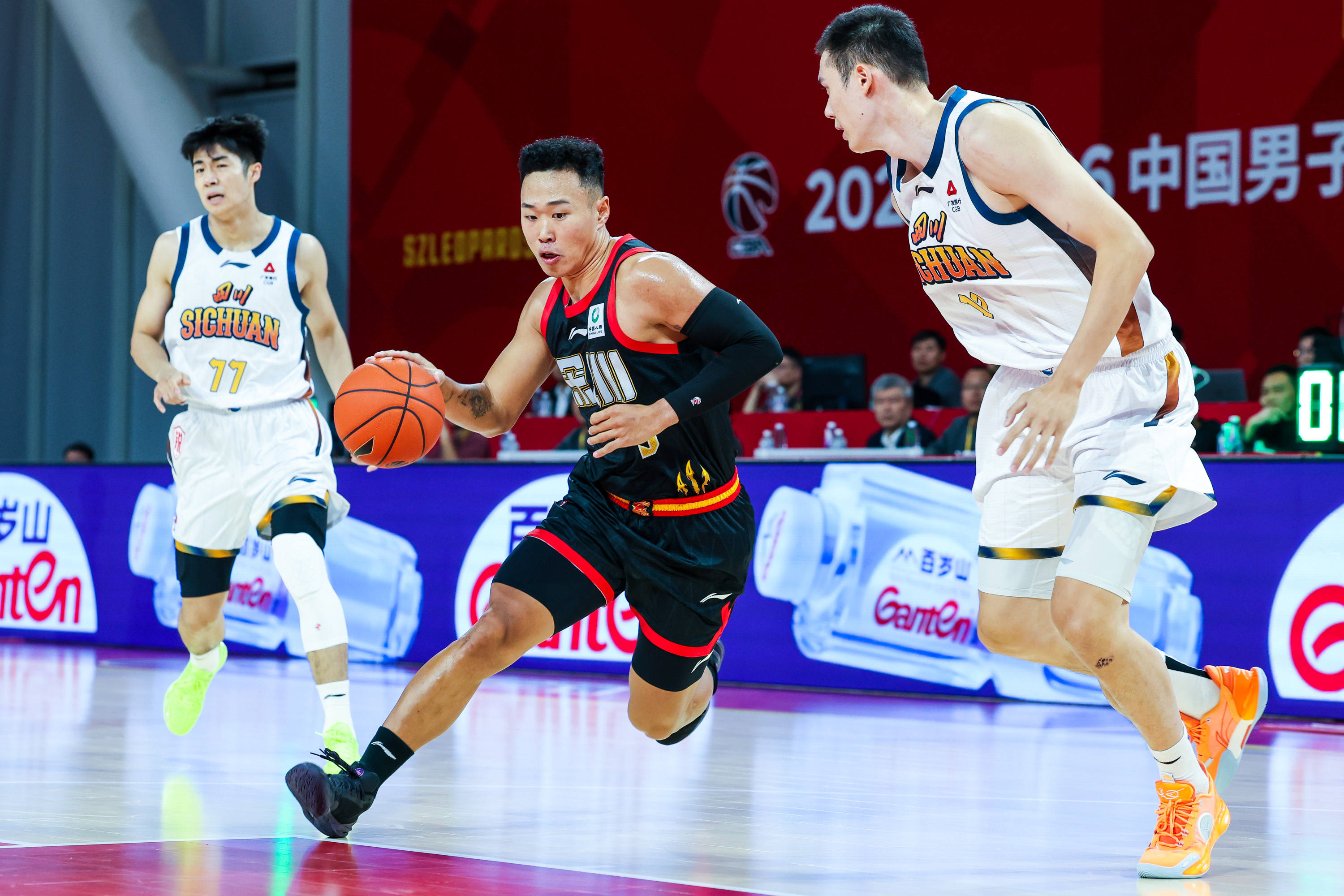 爱游戏娱乐-亚特兰大对阵科莫的比赛推迟