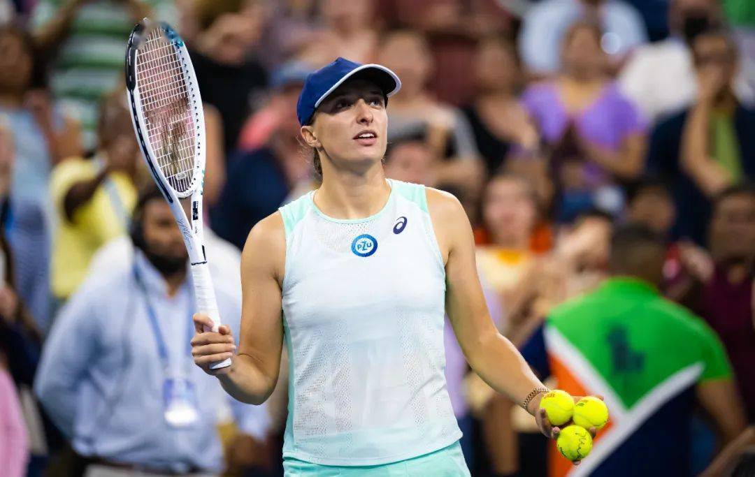 爱游戏体育-特奥多拉杜霍夫尼科娃演过黄色