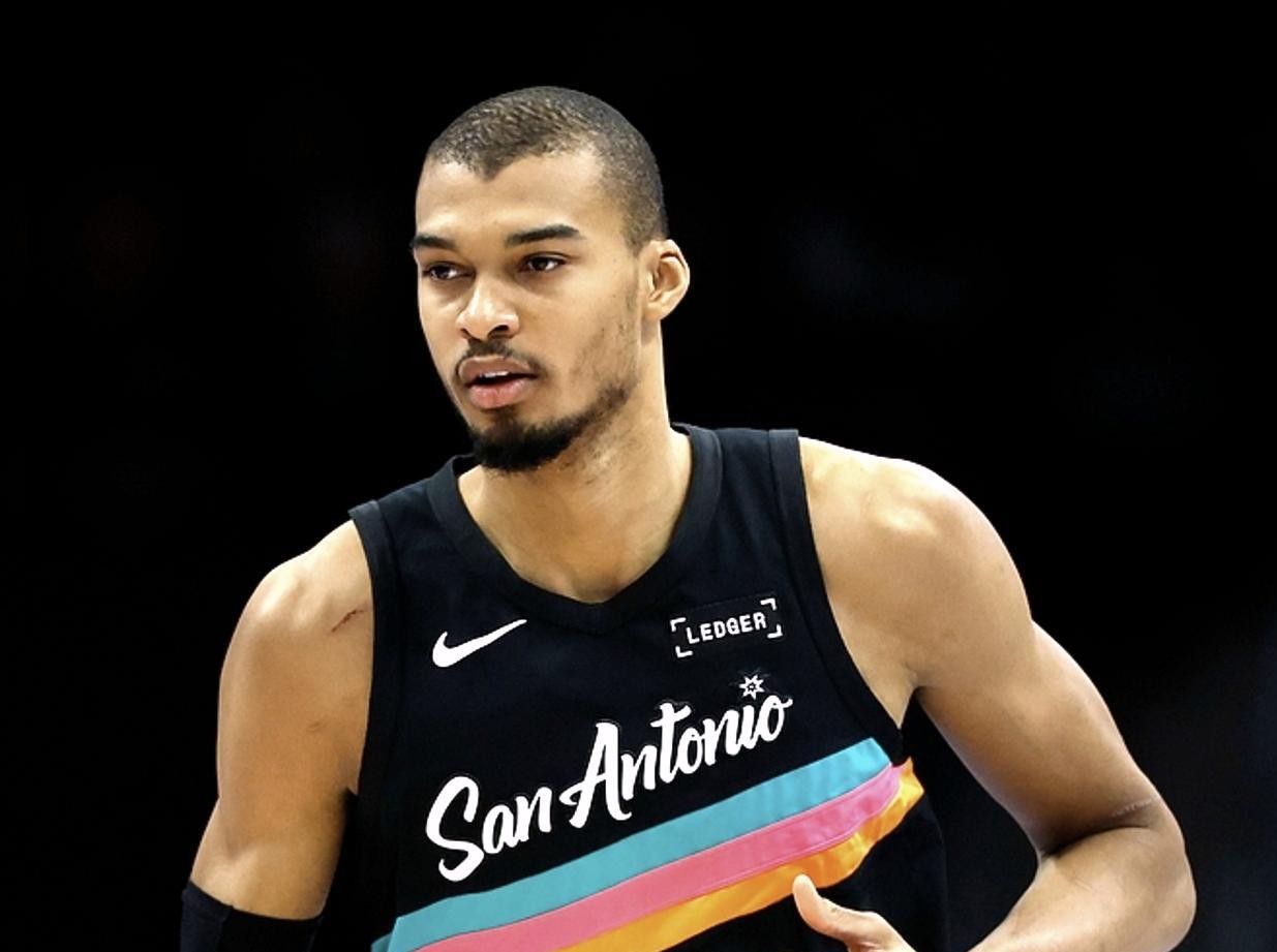 爱游戏下载-西亚卡姆在巴黎圣日耳曼比赛中悬念迭起赛前克里夫兰骑士备战欧超杯，网友：芝加哥公牛集结日迎来里程碑